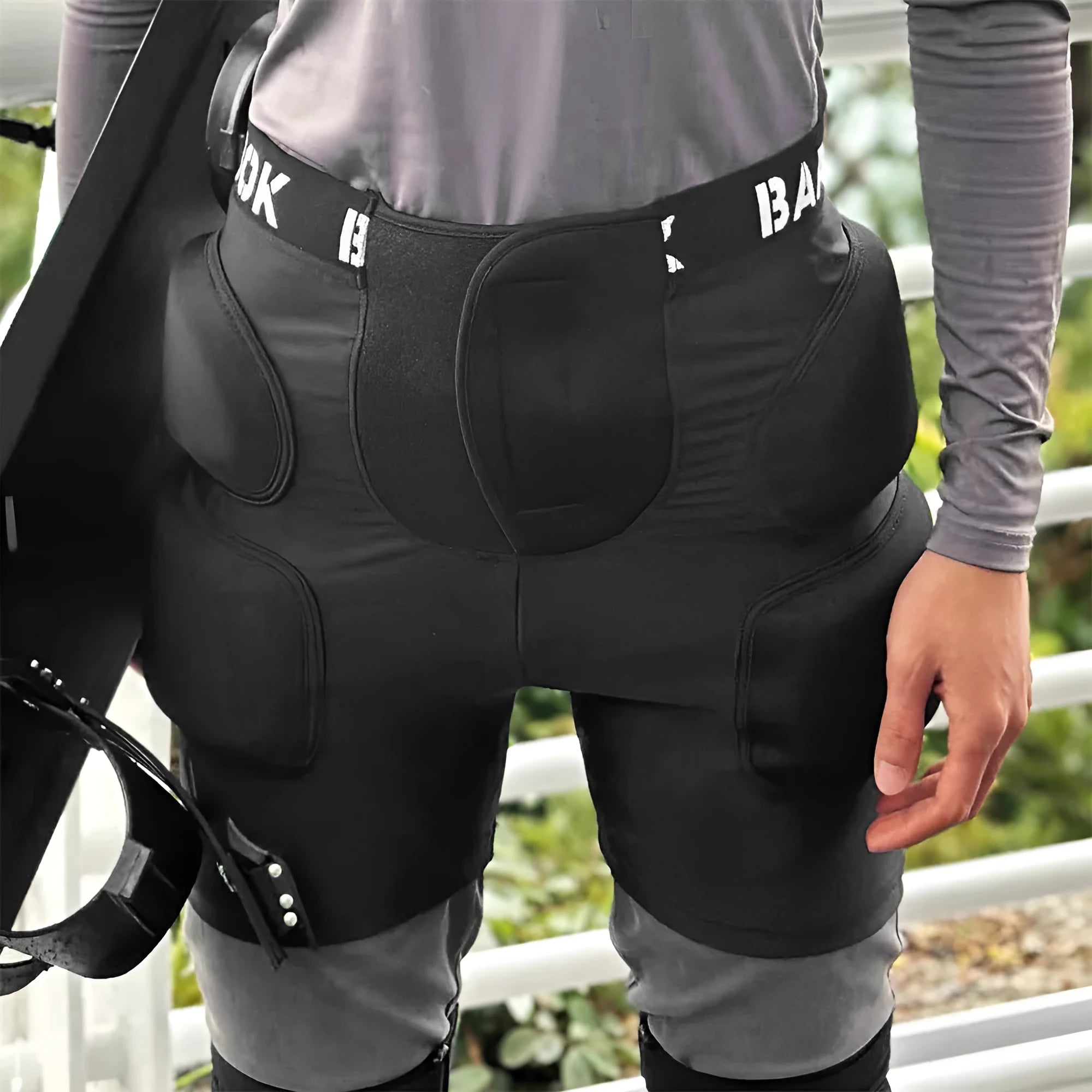 Black spandex hip protection pants with NBR foam padding for roller skating and skiing safety