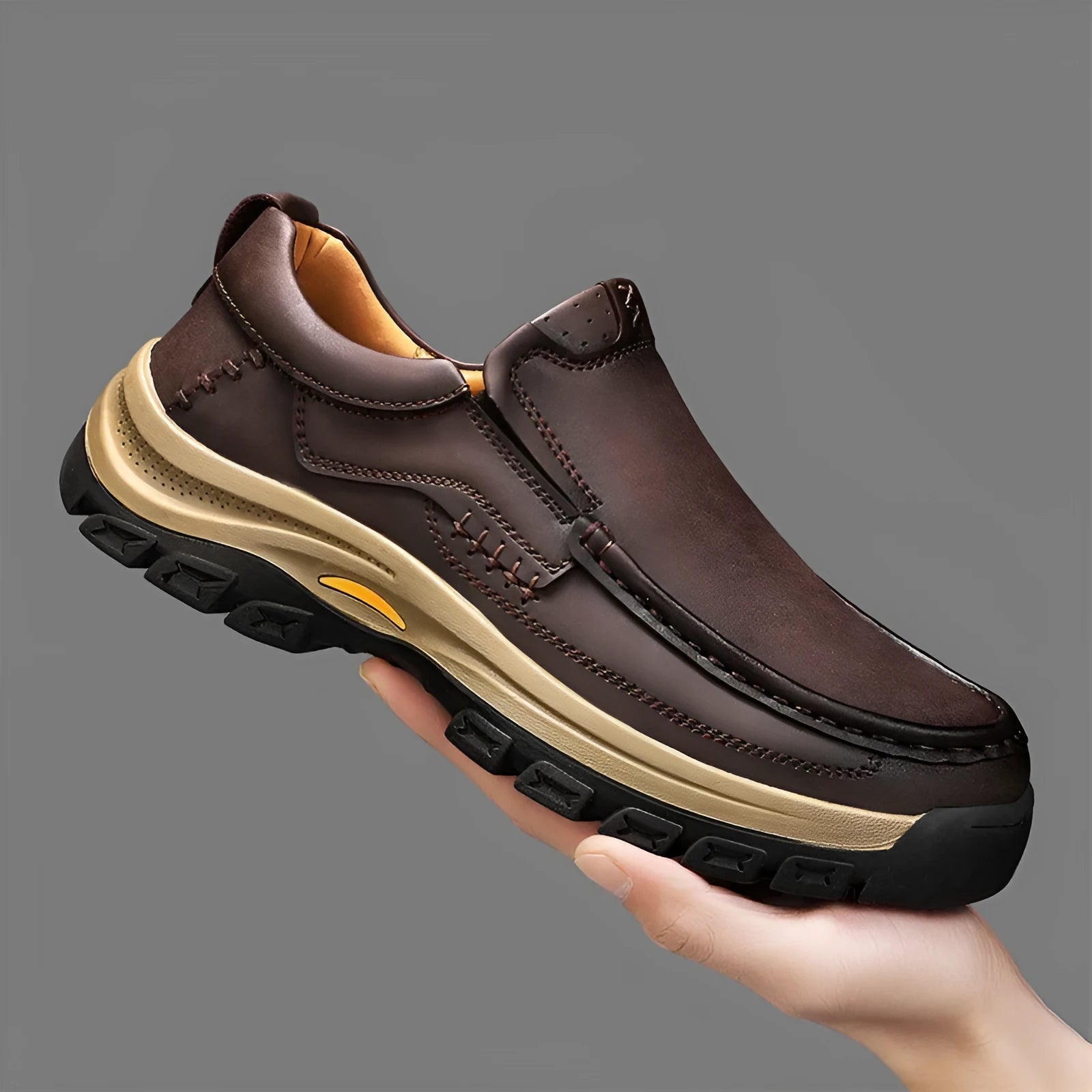 Men's black leather mountaineering shoes with thick rubber sole and round toe