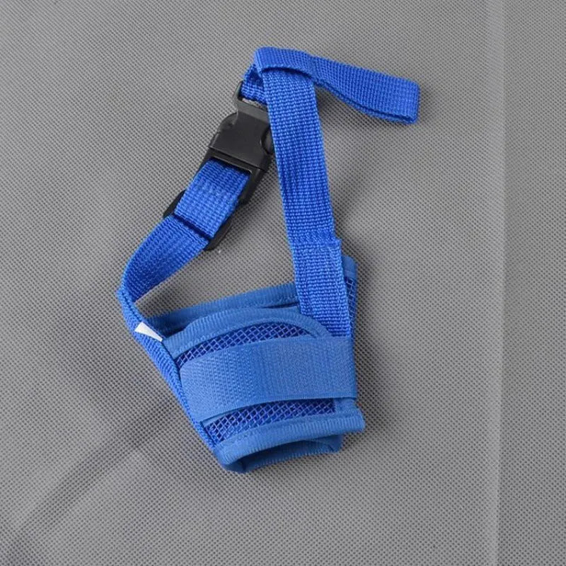 Adjustable plastic dog muzzle in black, shown on a model dog, with size chart for S, M, L, XL, XXL.