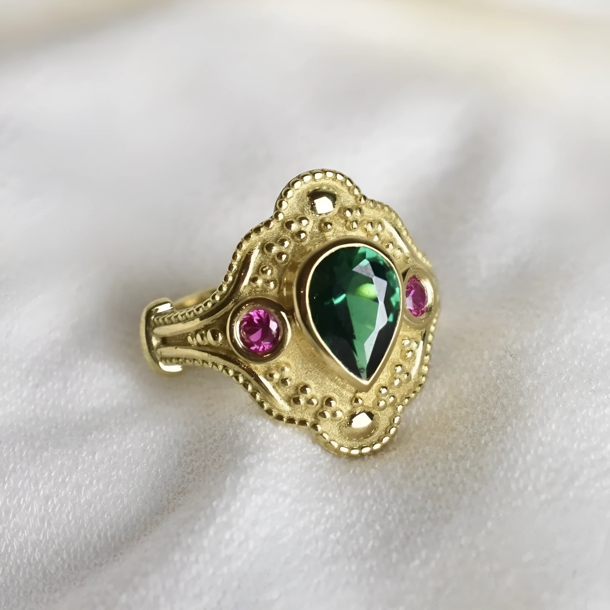 Women's gold-plated geometric ring in golden lvzuan colour with alloy construction and ins style design