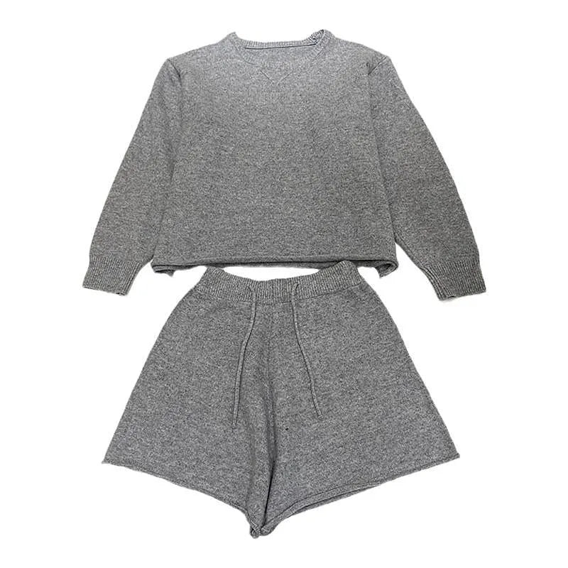 Women's loose-fitting long sleeve sweater and knitted wide leg shorts two-piece set in neutral colours