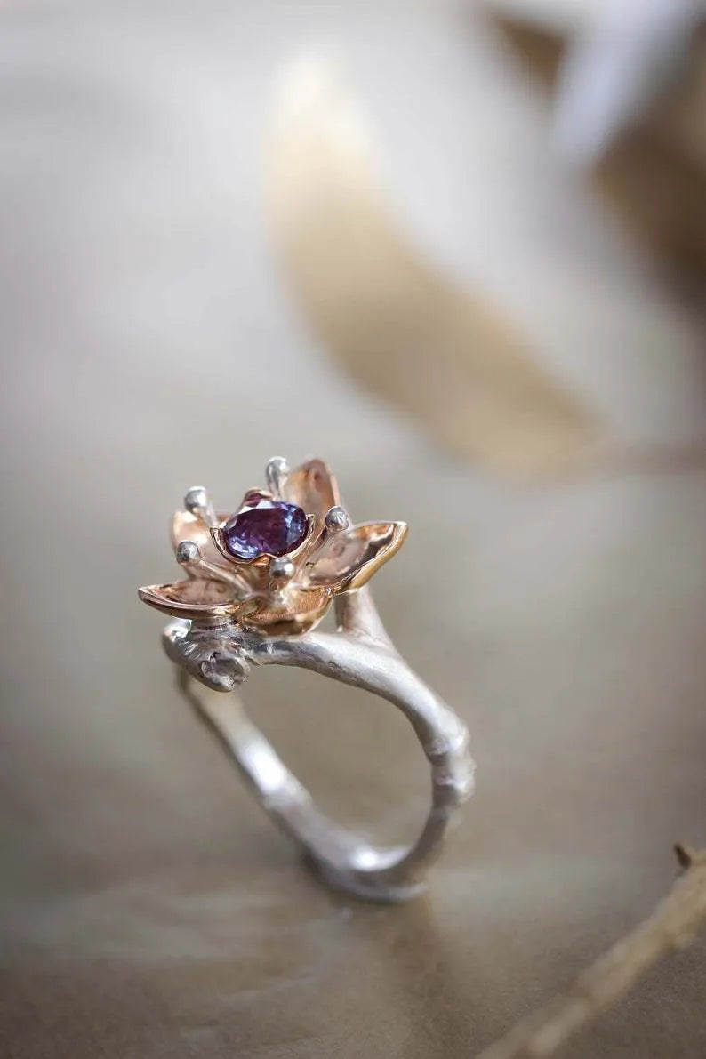 Two-tone floral geometric women's ring in silver colour, alloy construction, shown at angle