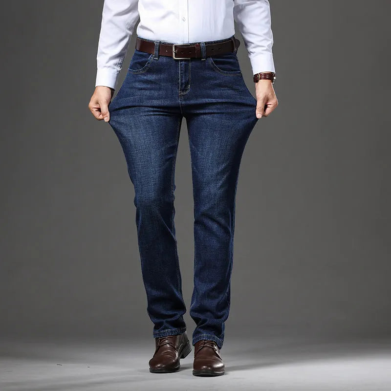 Stretch denim jeans in loose plus size with straight leg and mid waist design