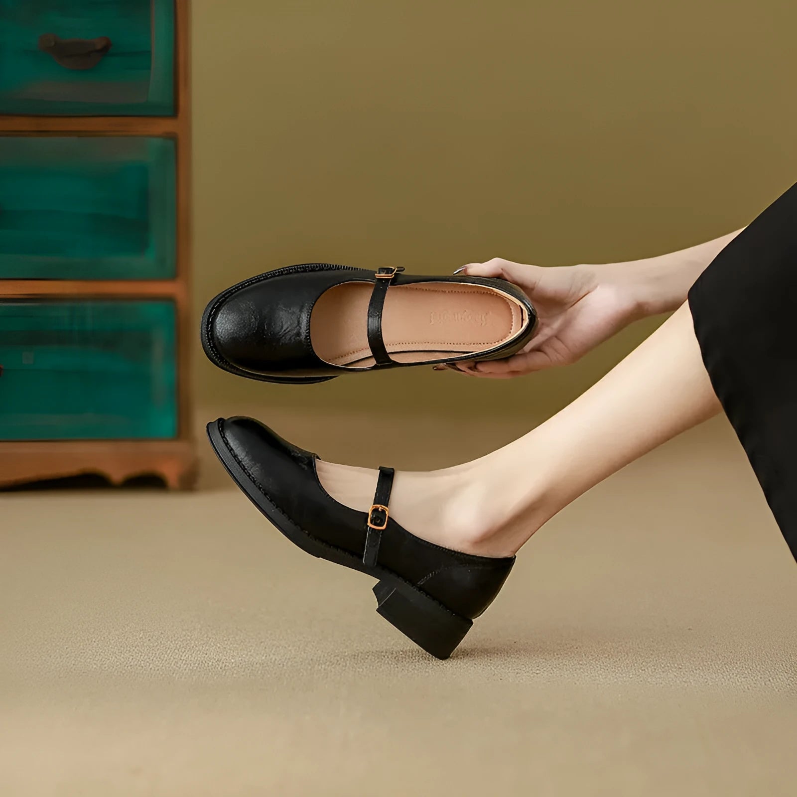 Thick-soled black low top extra height leather shoes for women with mid heel and round toe