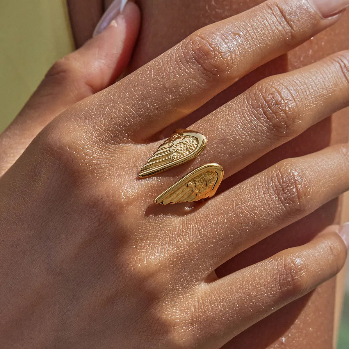 Stainless steel wings ring with adjustable opening design in electroplated finish