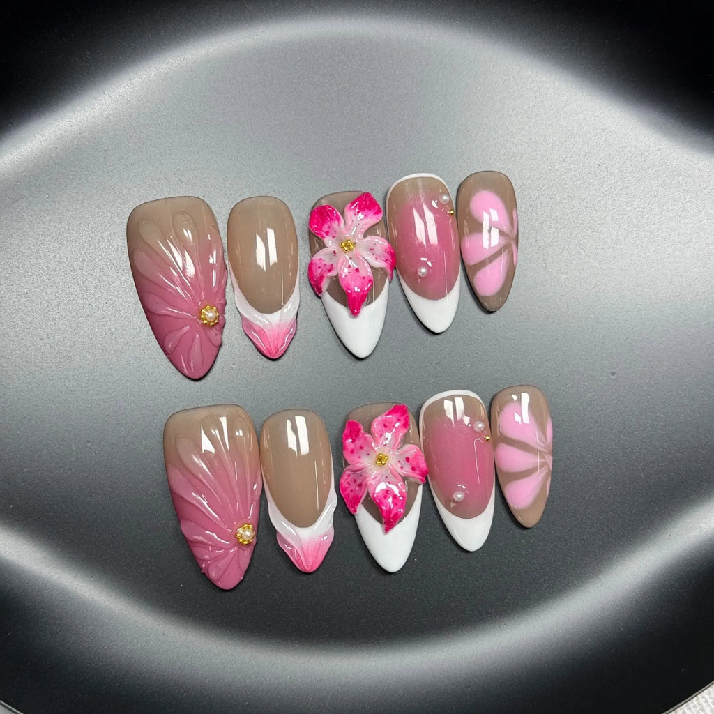 Set of plastic almond-shaped false nail tips for French lily fluid ice flower 3D manicure art in sizes XS, S, M, L.