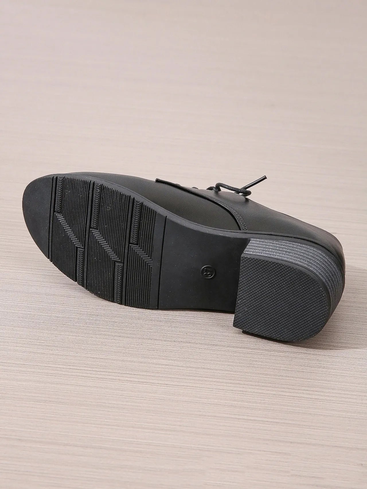 Black women's work shoes with thick rubber sole and chunky 3-5cm heel