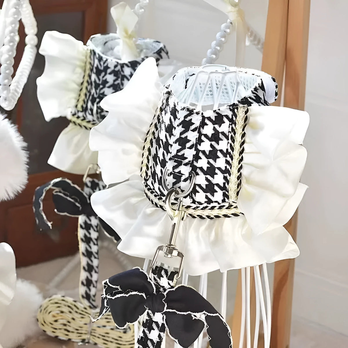 Polyester dog cat vest with hand holding rope, classic style traction, princess style, sizes XS to 2XL
