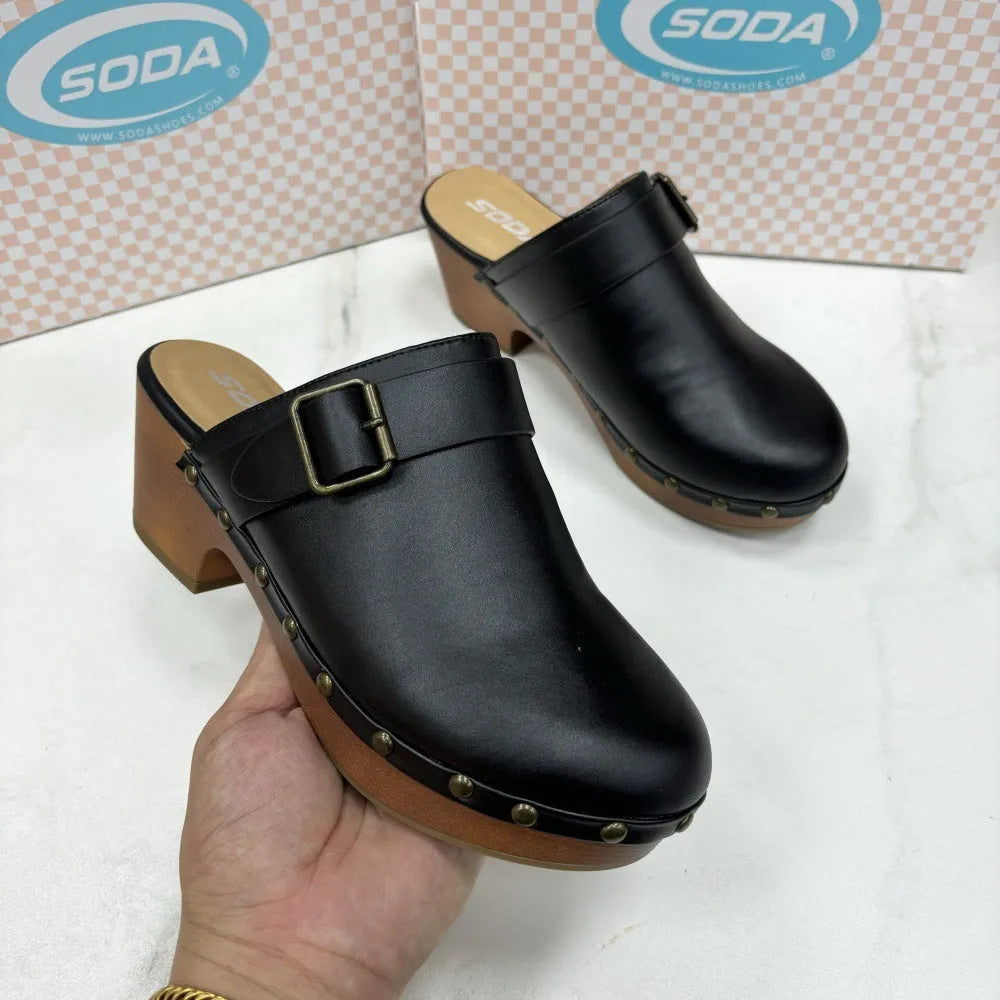 Retro chunky heel closed toe slippers with rivet details in black.