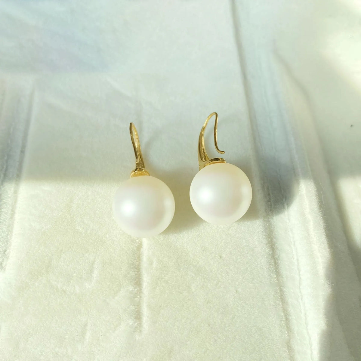 Women's geometric pearl earrings in fashionable OL style, Shell Pearls Eardrops option, one pair