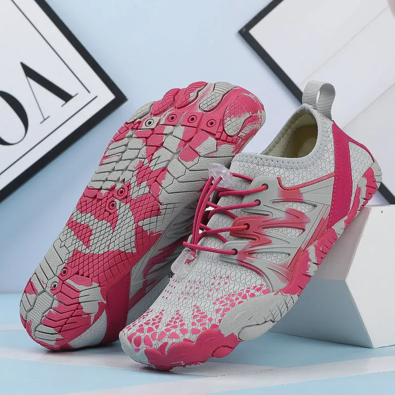 Quick-drying mesh beach shoes with lace-up front and rubber non-slip sole