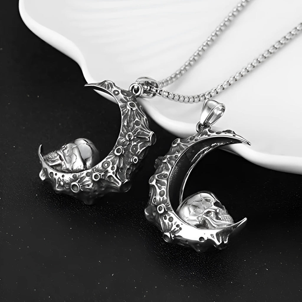 Men's silver skull necklace with stainless steel chain and alloy pendant in sports-style design