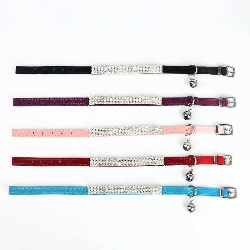 Rhinestone-decorated suede velvet cat collar adjustable from 20cm to 30cm in length.