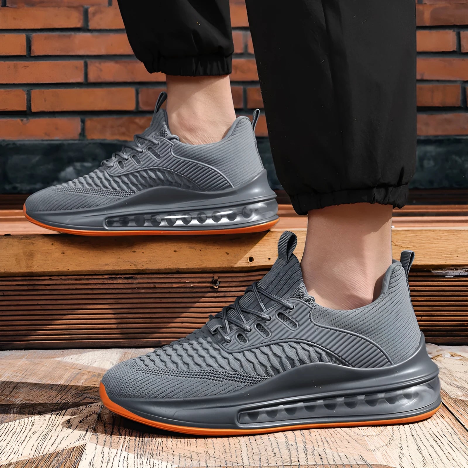 Men's solid colour low-top running shoes with mesh upper and rubber TPU sole