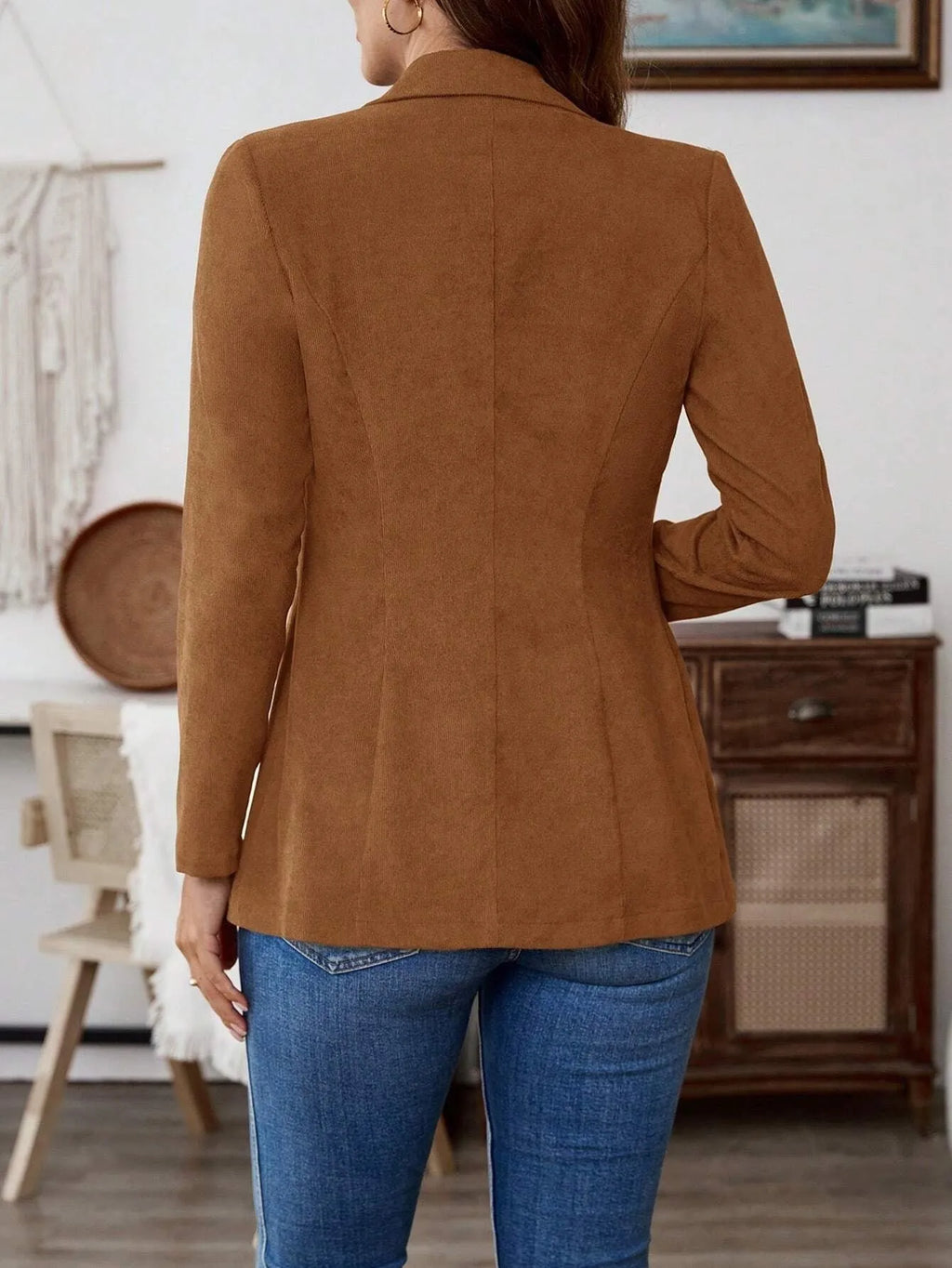 Brown men's single-breasted suit jacket with lapel collar and long sleeves.