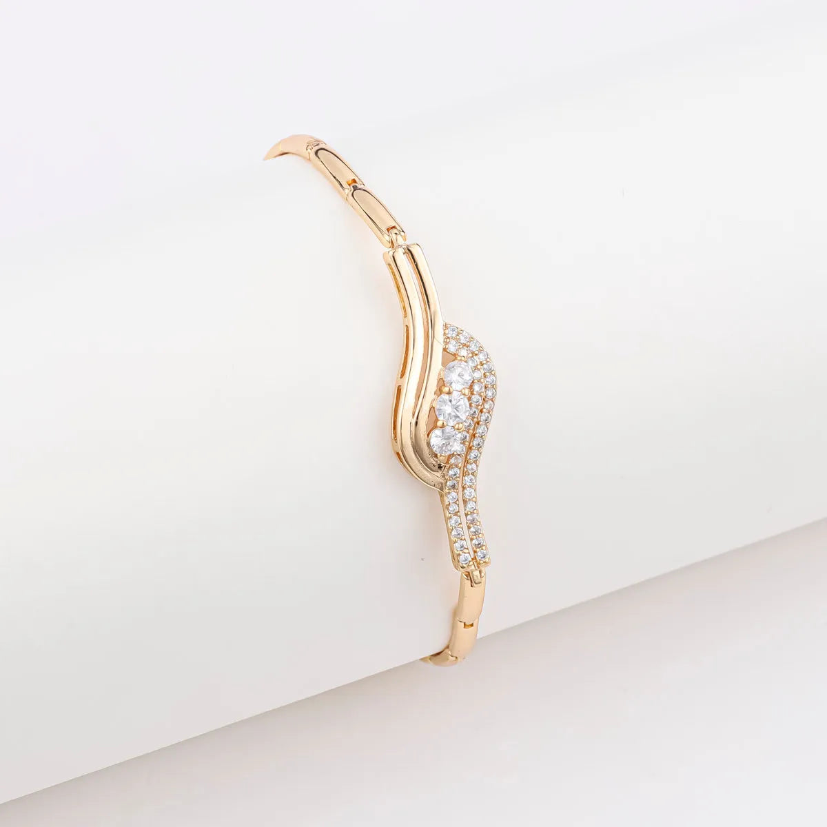 18K gold-plated brass copper bracelet with butterfly and clover shapes and zircon stone