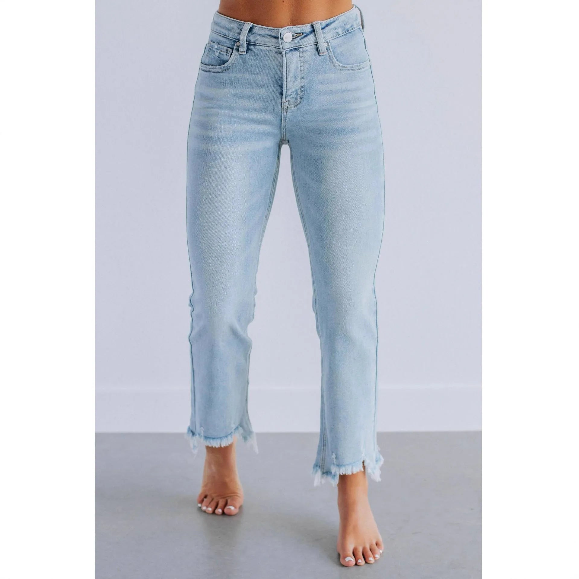 Women's solid colour denim pants with hand-worn finish in dark blue and light blue options