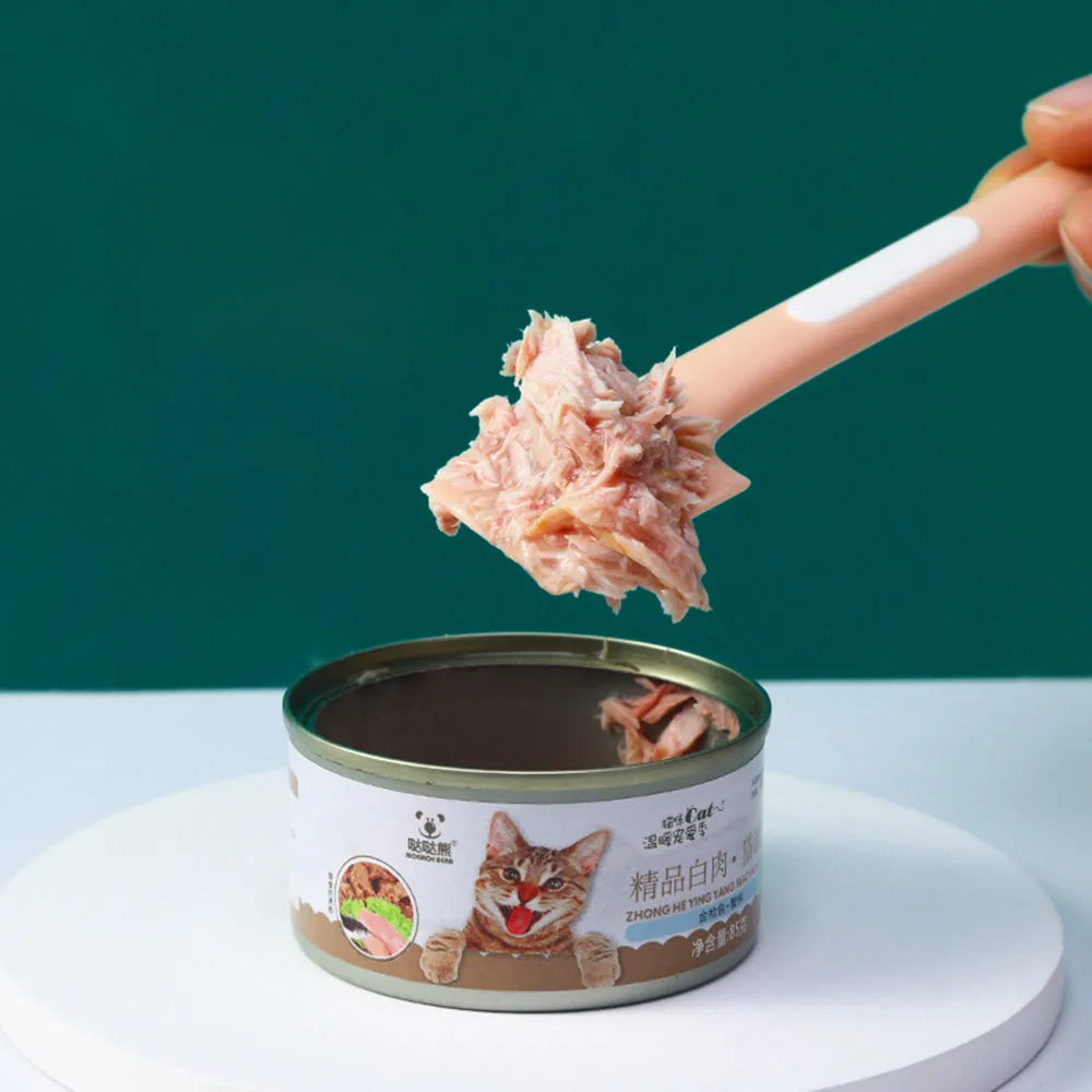 Long-handled pet feeding spoon for canned food with right-angle design
