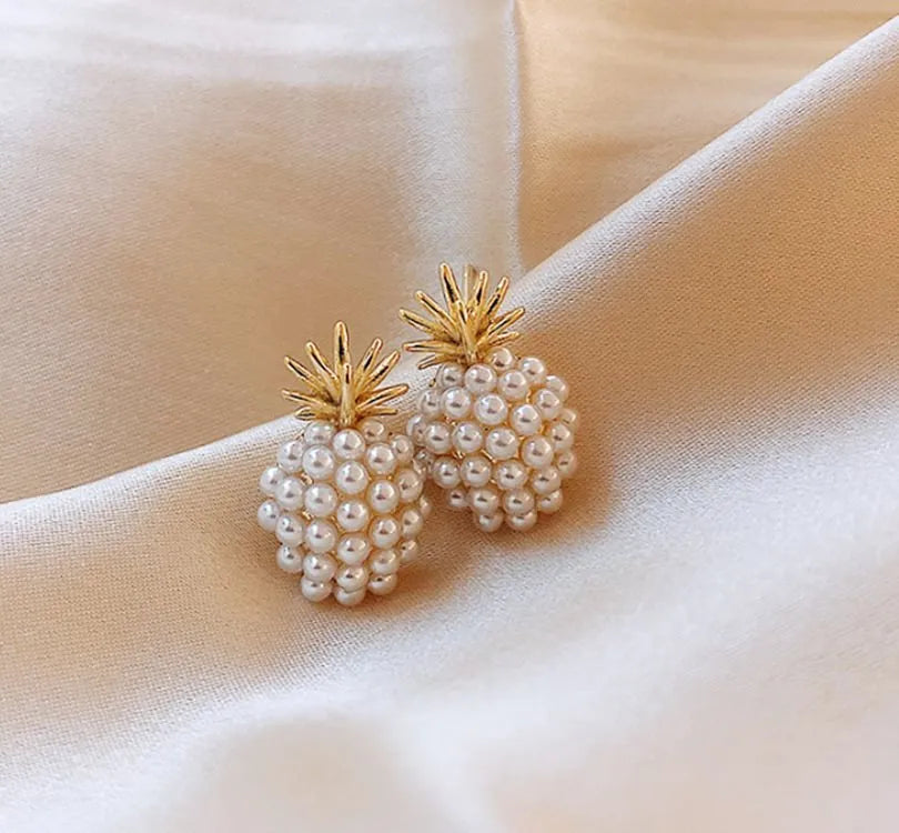 Korean-style pineapple starfish pearl earrings in electroplated alloy with decorative gemstones.
