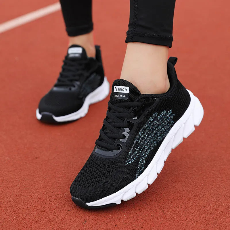 Unisex flyknit running shoes with mesh lining and EVA sole in white, black or pink, sizes 35-44