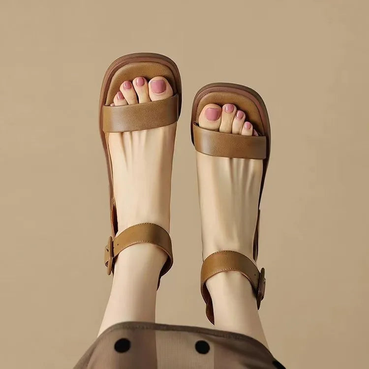 Women's retro platform high heels with ankle strap in white or khaki colours