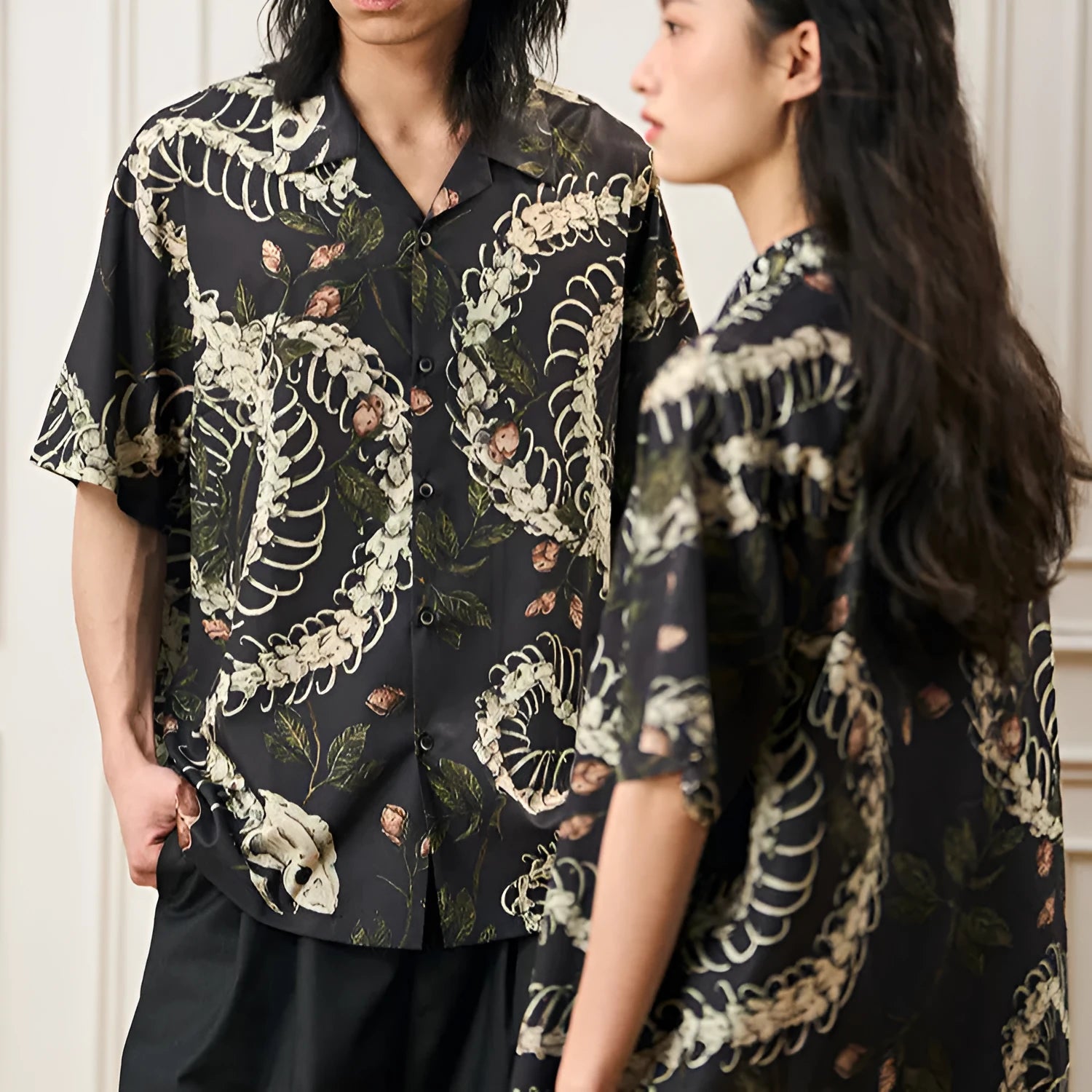 Men's short sleeve Cuban collar shirt with snake bone floral pattern in loose fit