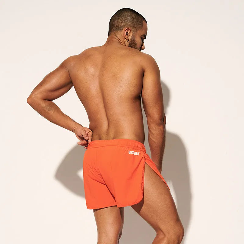 Men's loose fit beach shorts in polyester fabric with micro elasticity
