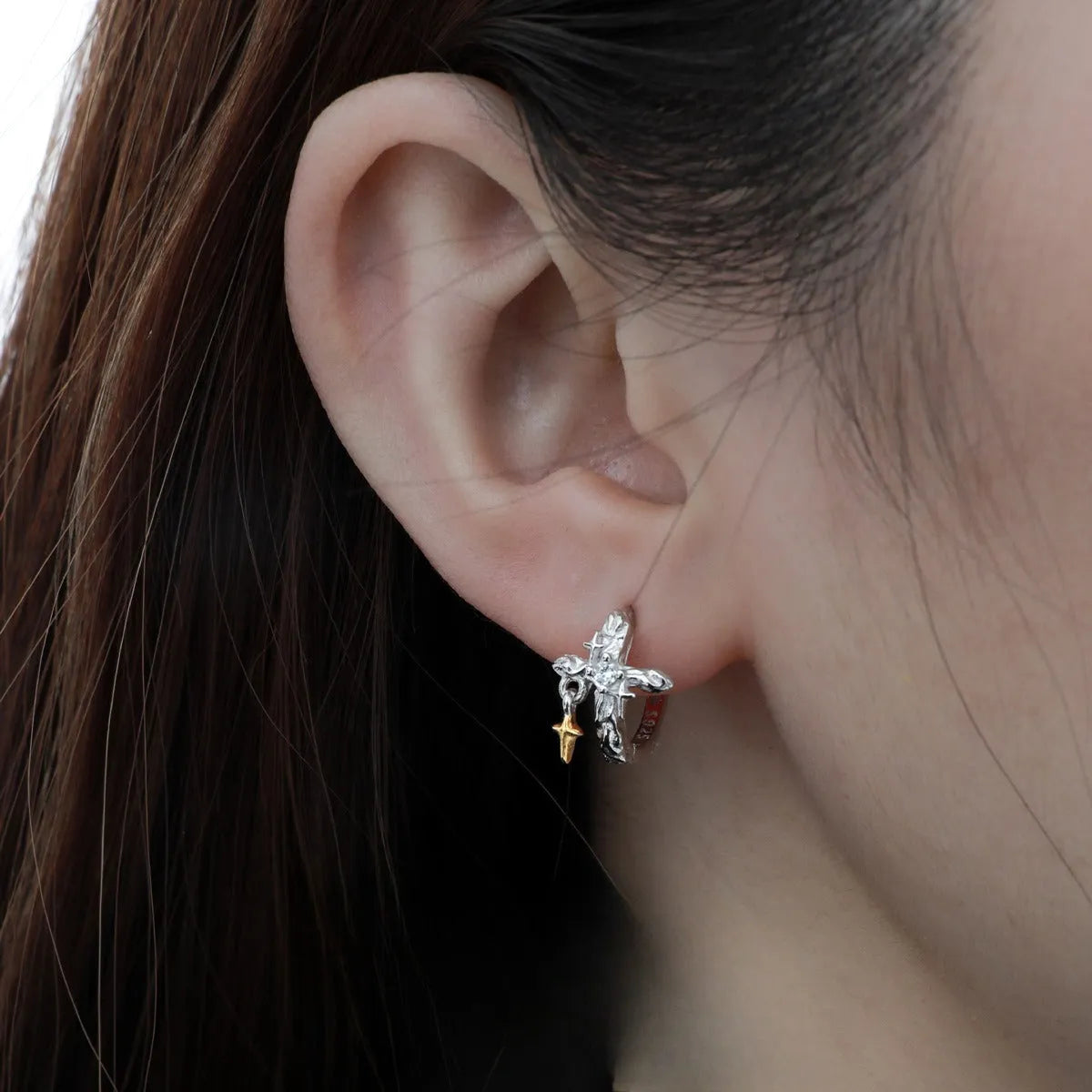 925 silver cross earrings with white gold colour plating and geometric round design for women, one pair