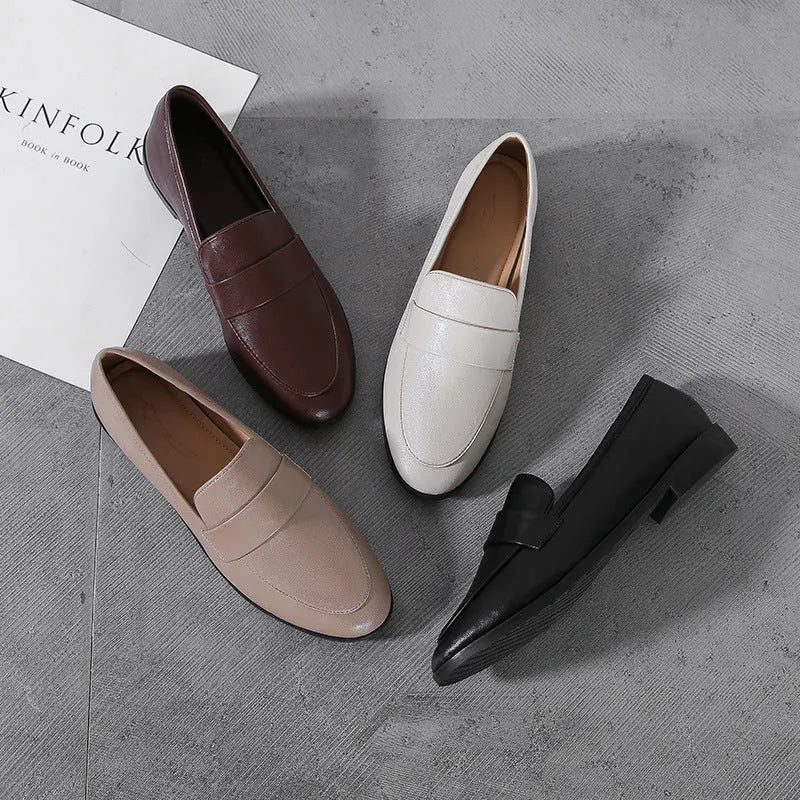 Women's oxford shoes, low heel 1-3CM, plain design, black colour, rubber sole