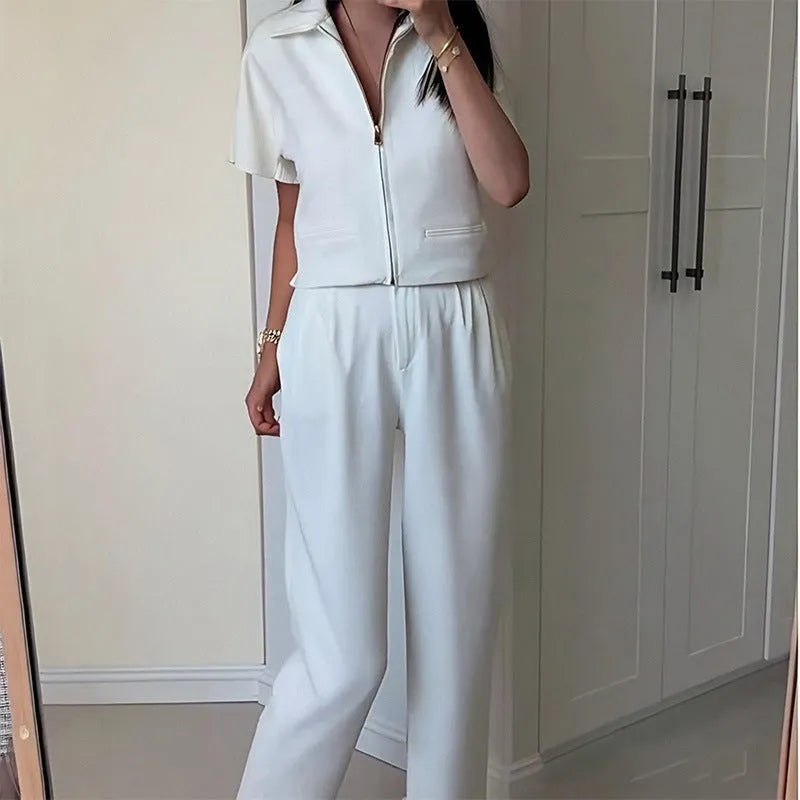 Loose fit casual top with short sleeves in black, white or yellow polyester fabric