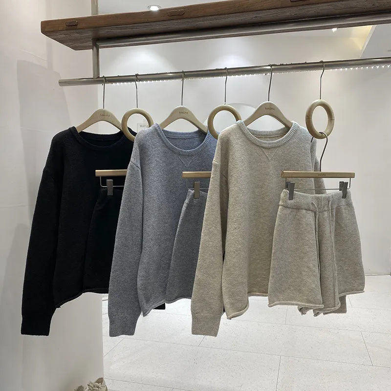 Women's loose-fitting long sleeve sweater and knitted wide leg shorts two-piece set in neutral colours