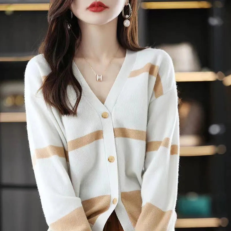 Women's striped V-neck knitted cardigan with 3D pattern effect and button closure