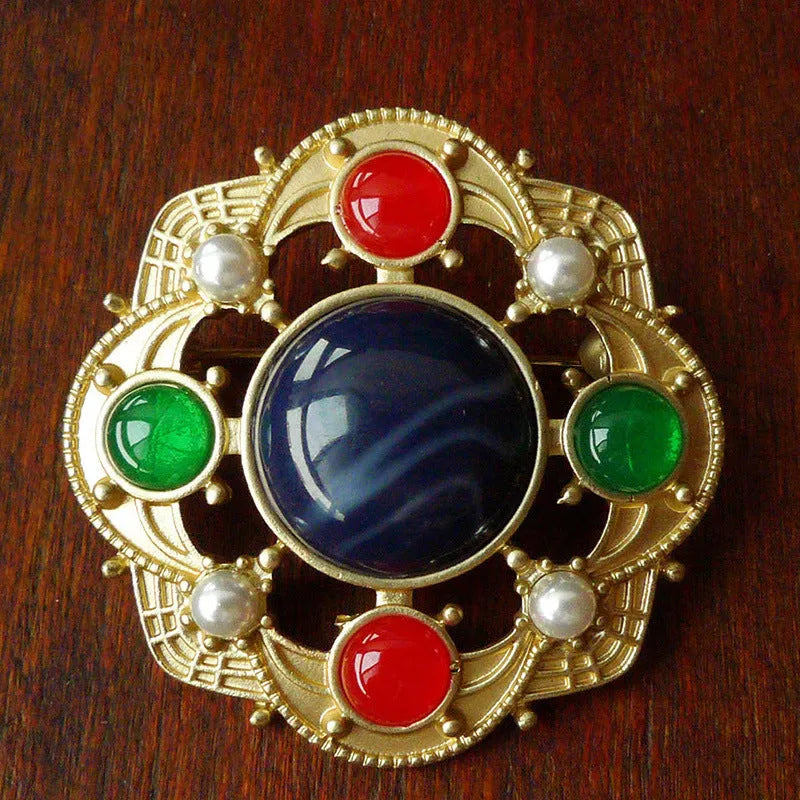 A diamond-shaped Retro Court Baroque vintage brooch made from zinc alloy, showing ornate detailing.