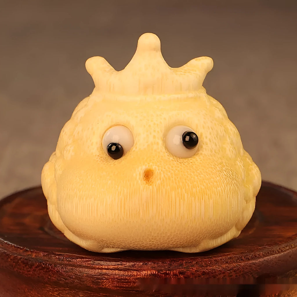 Solid bamboo carving ornament of a 5.0 crown princess toad in cute style.