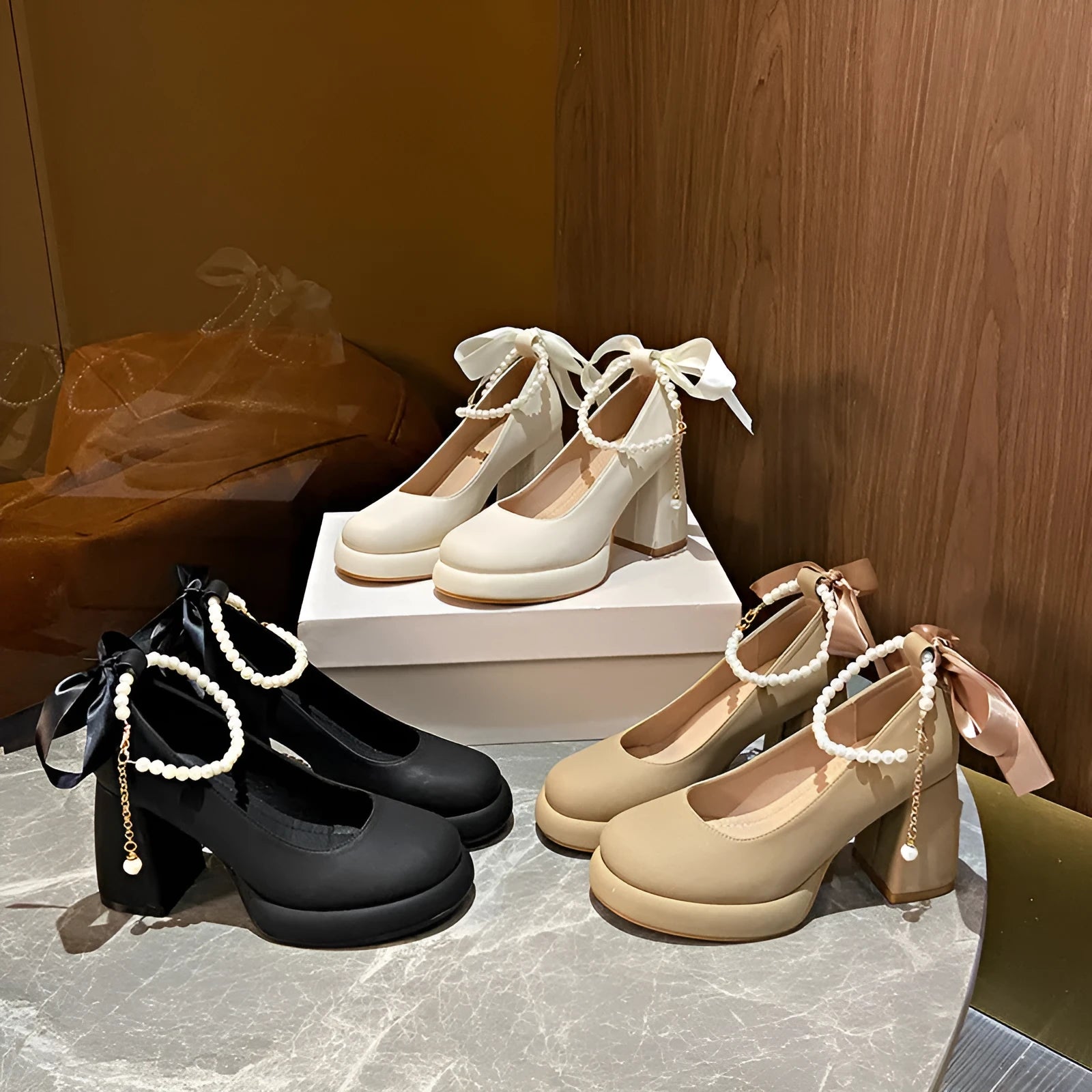 Women's beige Mary Jane shoes with chunky heel and ankle-strap buckle