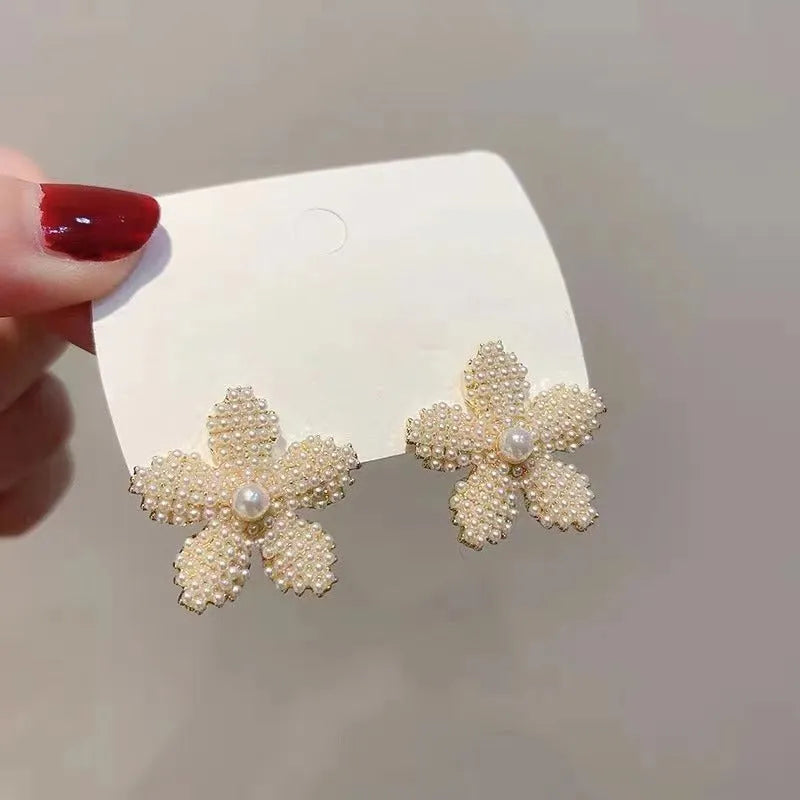 Korean-style pineapple starfish pearl earrings in electroplated alloy with decorative gemstones.