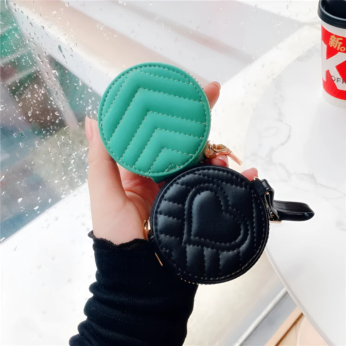 Wallet-style Bluetooth headset protective case with zipper and imitation leather finish in green, pink, red, purple, or black.