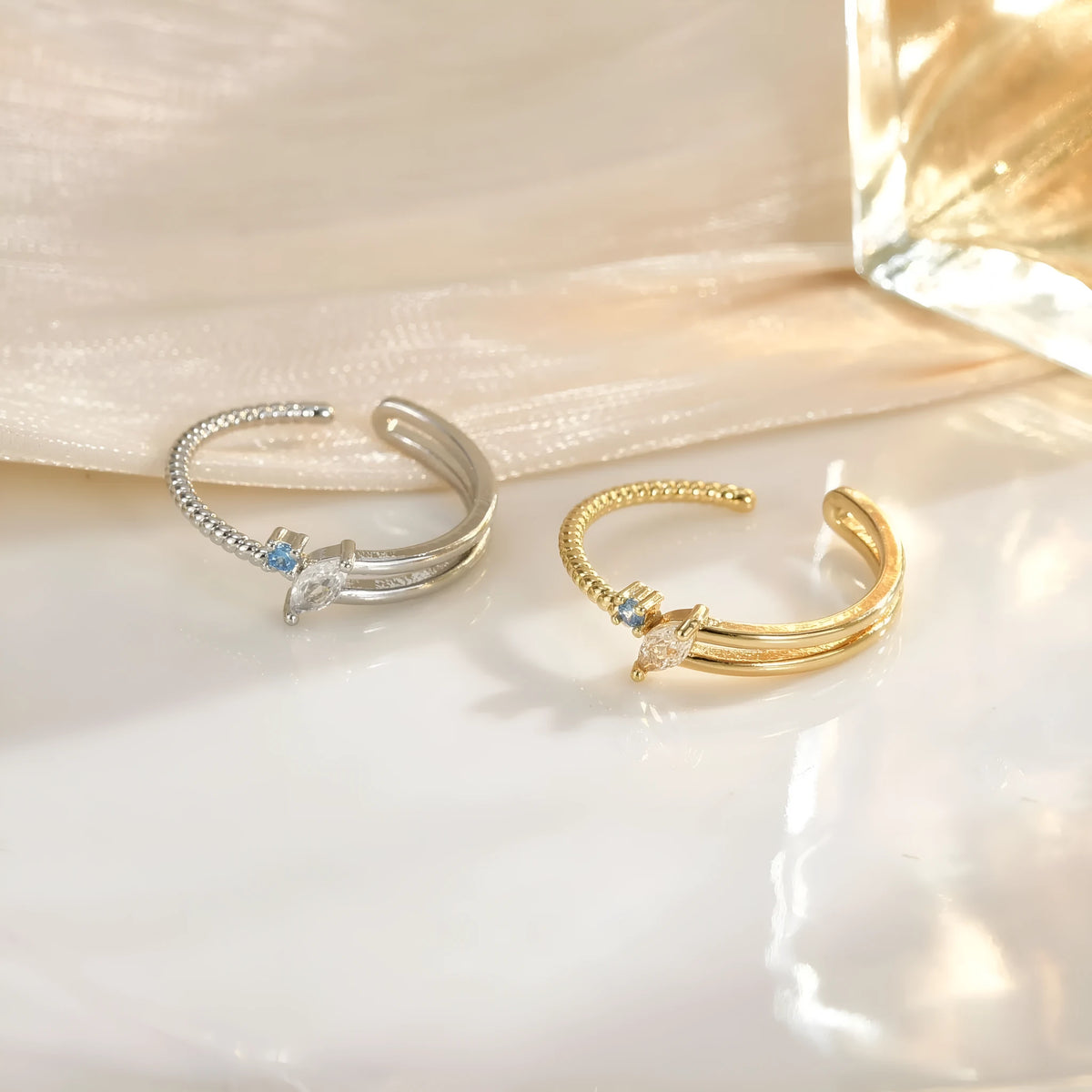 Adjustable copper ring for women with gold or silver electroplated finish and geometric line design
