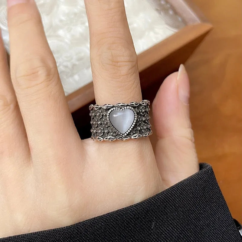 Adjustable opening heart-shaped white moonlight ring in white copper plated silver
