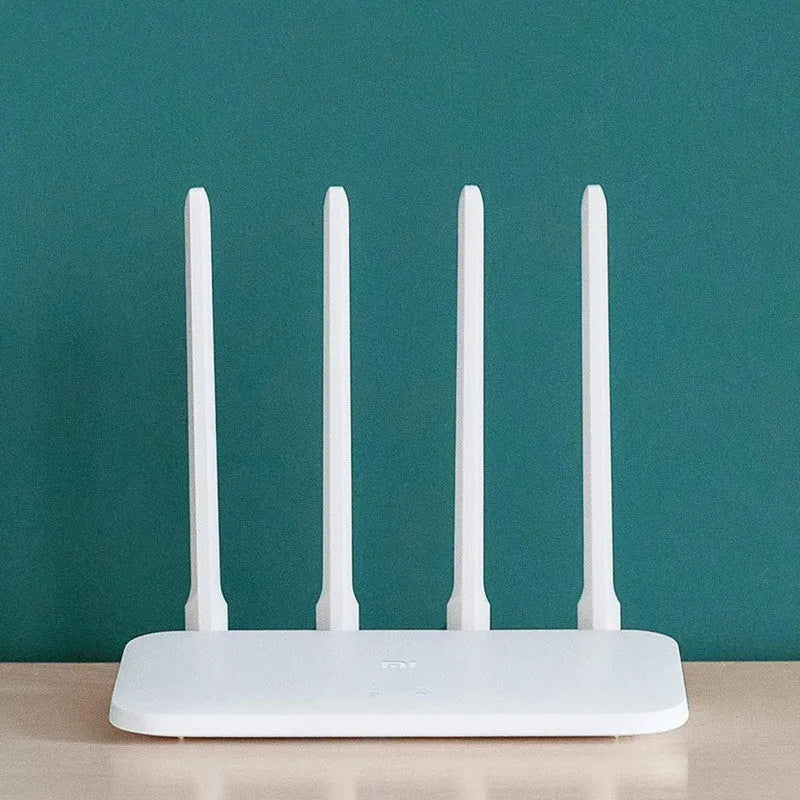 White 4C wireless router with four omnidirectional high gain antennas, 300 Mbps speed and 64 MB memory.