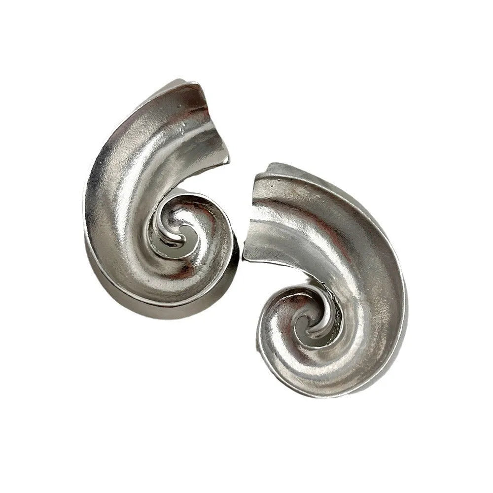 Geometric retro ear studs with 5cm diameter in gold or silver electroplated alloy