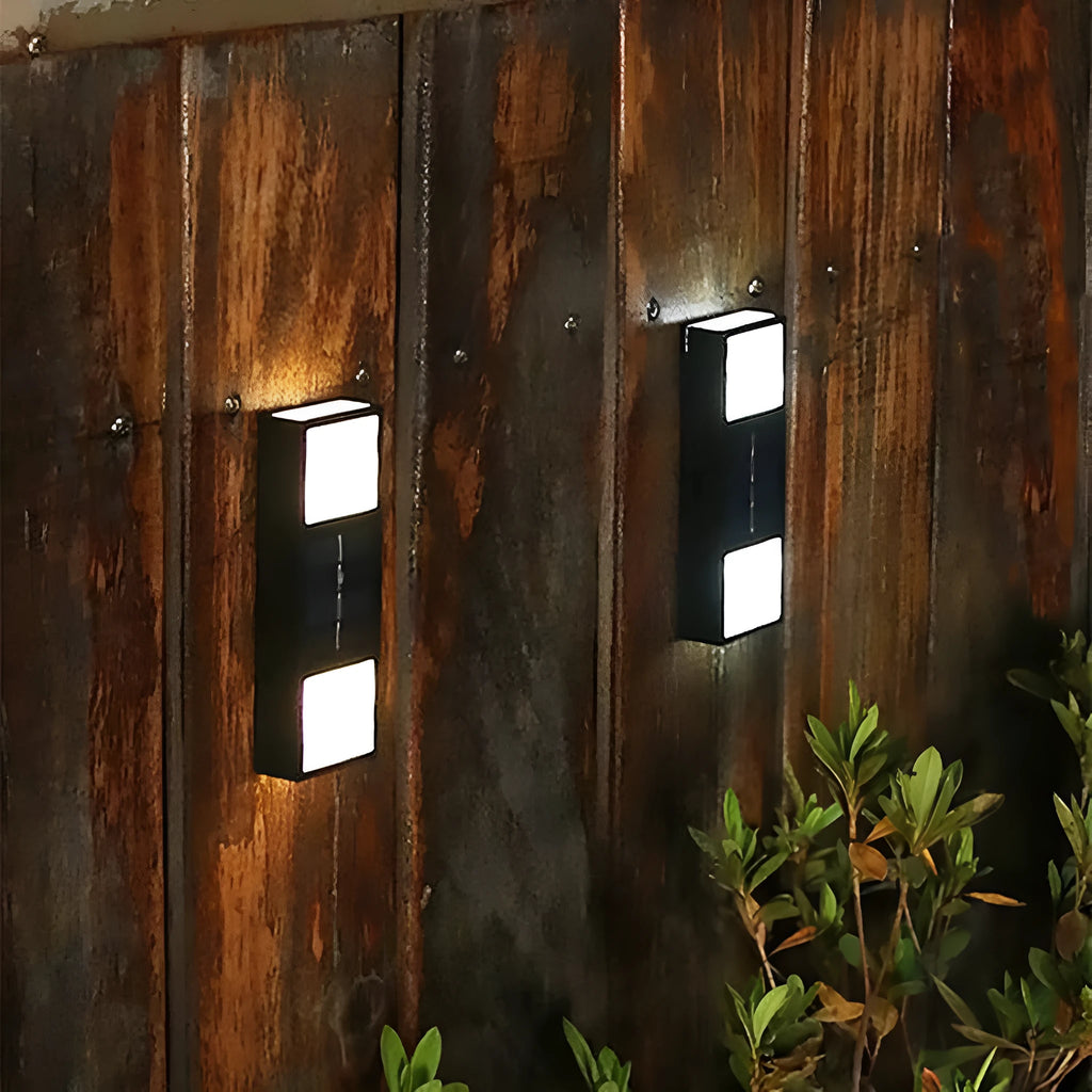 Solar outdoor wall lamp in ABS, 63 x 120 x 30mm, waterproof, bidirectional sensing, 20 lumen, warm or white light