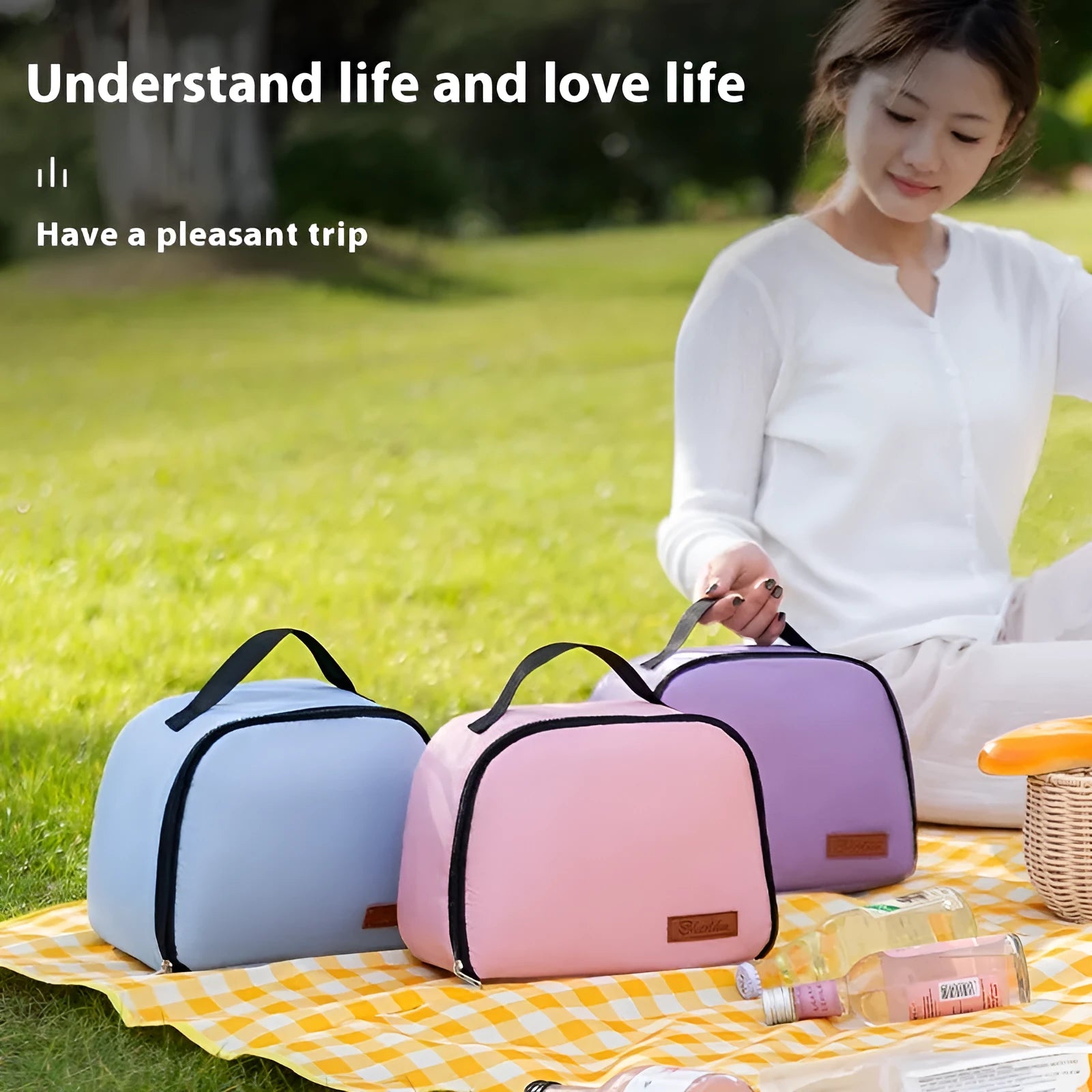 Insulated lunch box bag in textured cloth fabric with large capacity for bento meals