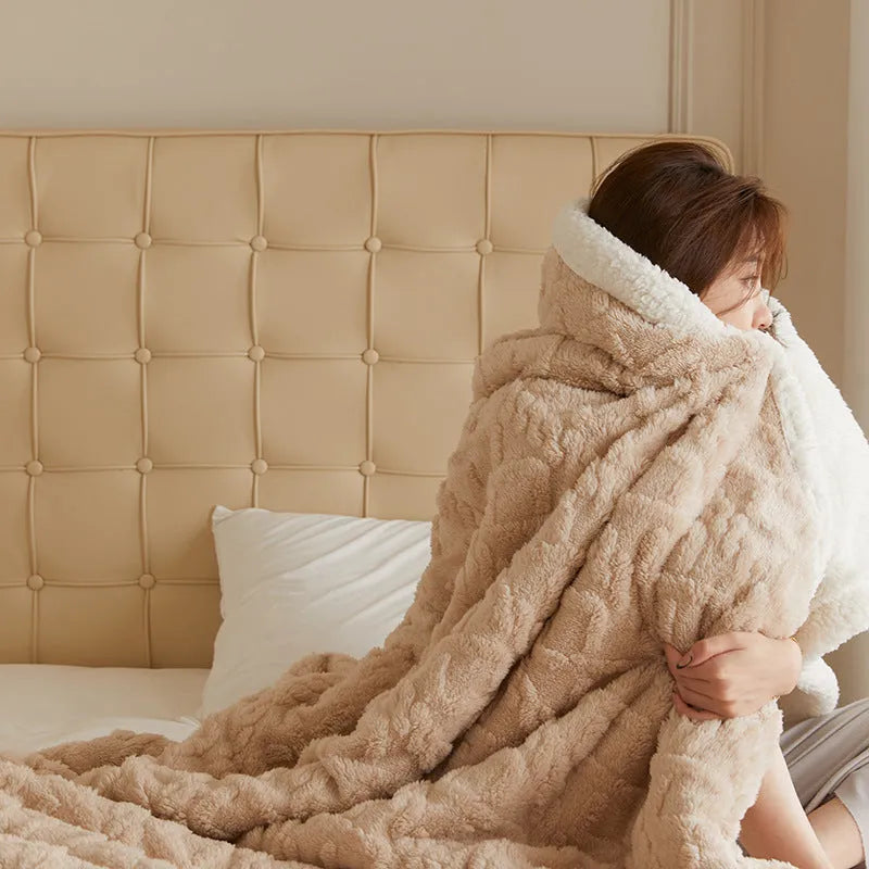 Polyester thermal flannel blanket in modern style with taffeta finish, available in nine colours