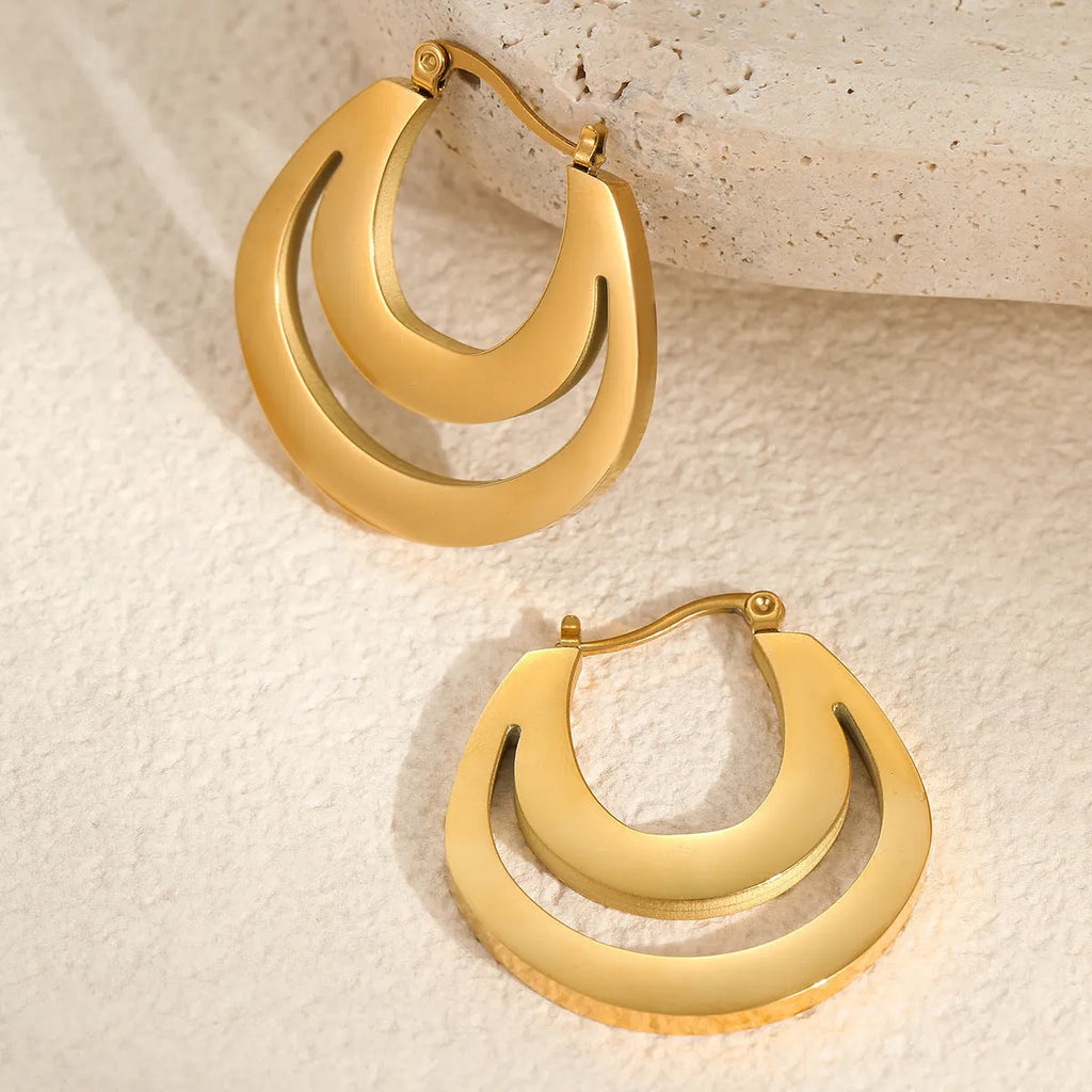 Geometric metallic French earrings with round ring elements in gold and steel finishes
