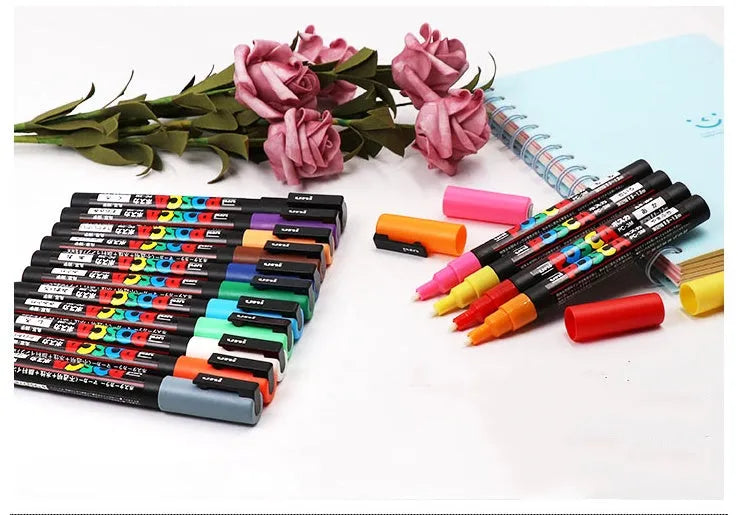 8-colour acrylic marker pen set with 0.9-1.3mm tips and 141mm pens in a plastic case.