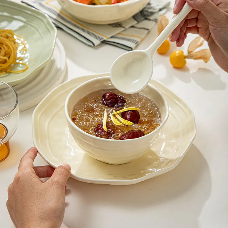 Solid colour modern ceramic tableware set with seven pieces in a gift box.