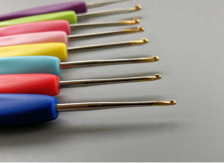 Complete set of 16 crochet hooks with two handle types and a grey PU storage bag