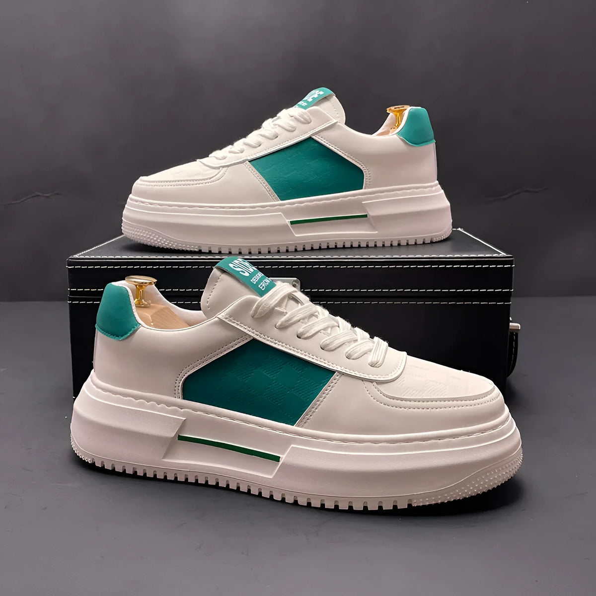 Casual sports shoes with cloth upper in white green and white black colour options