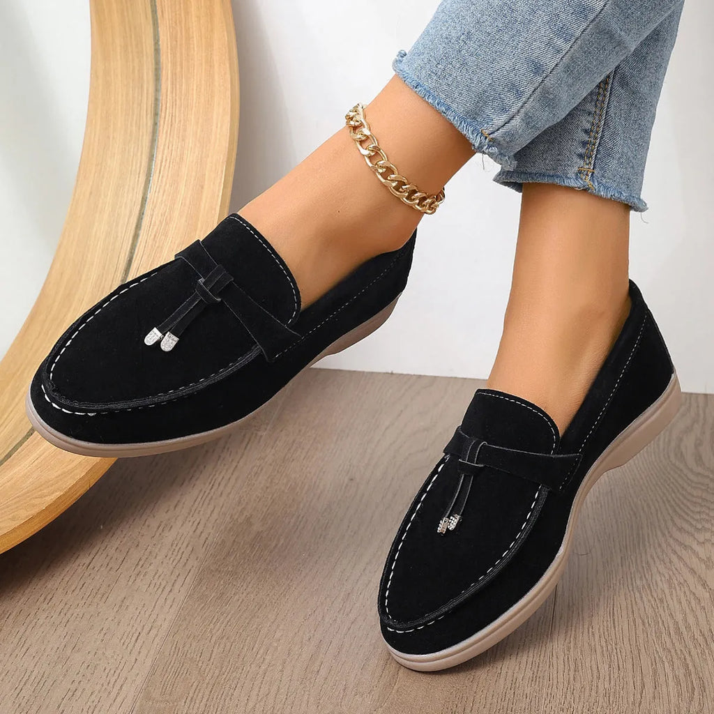 Casual canvas slip-on loafers with a gommino rubber sole and round toe in apricot colour